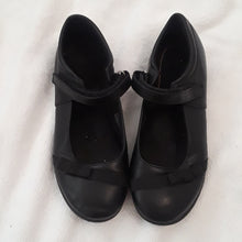 Cargar imagen en el visor de la galería, Soulier fille Size 1
