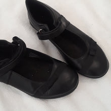 Cargar imagen en el visor de la galería, Soulier fille Size 1

